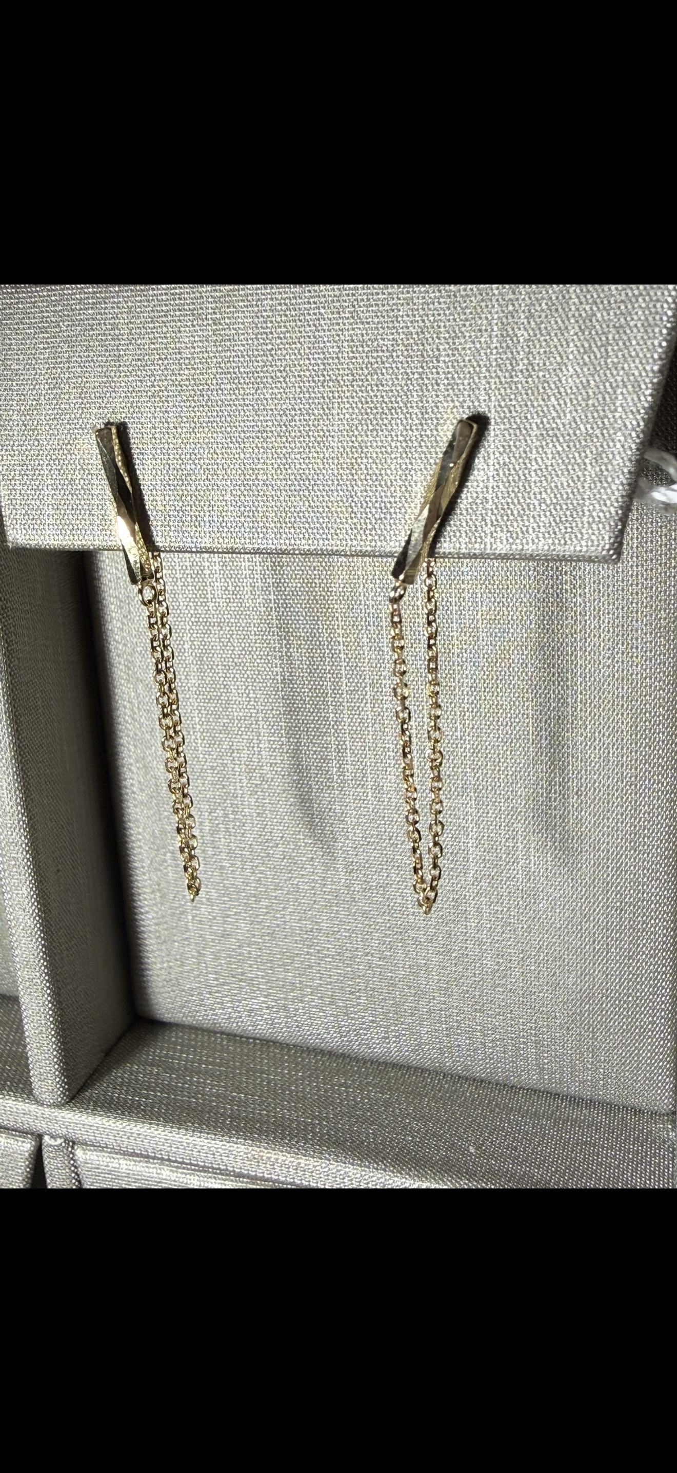 10K Dainty Flow Hoops